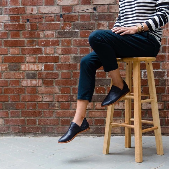 NIB Beek Puffin Bootie Flats - Black Leather - Picture 2 of 9
